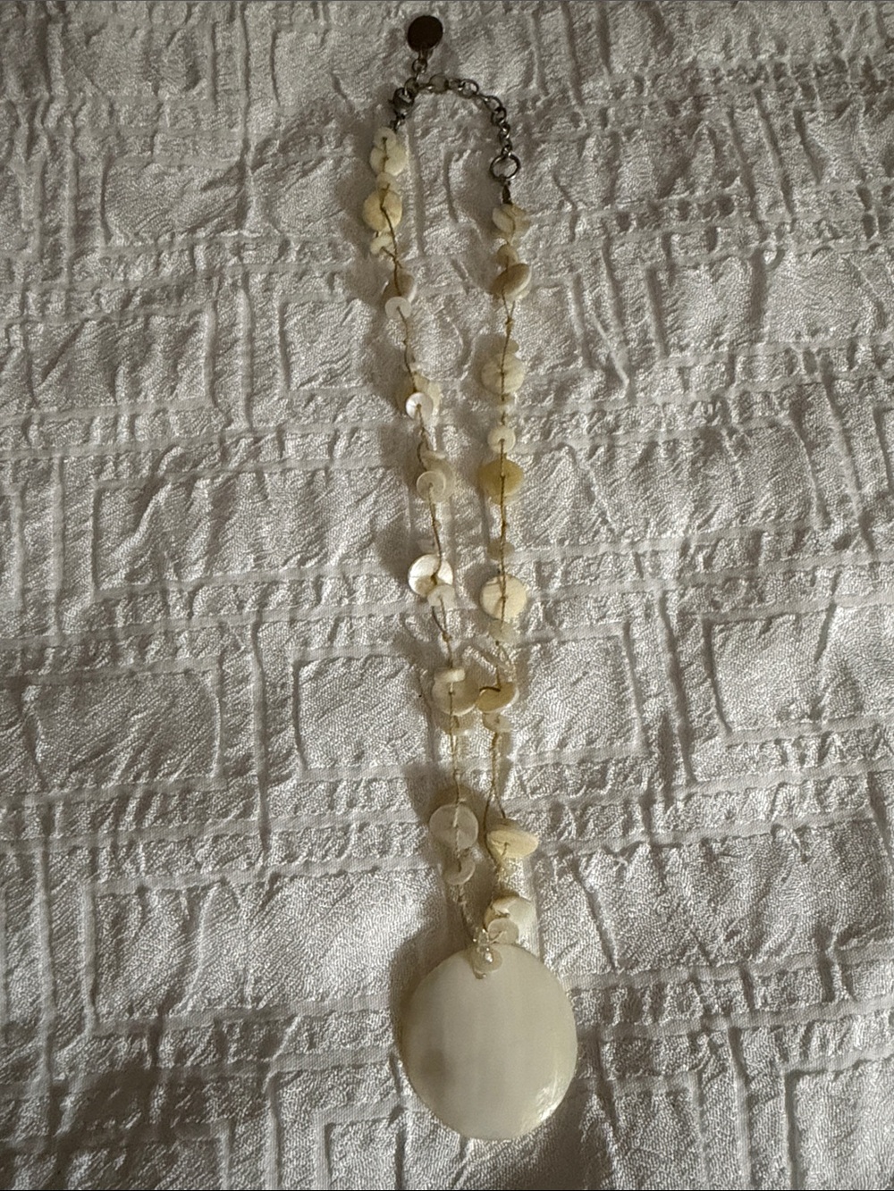 ZAD Elegant Cream Shell Pendant Necklace - Women Jewelry